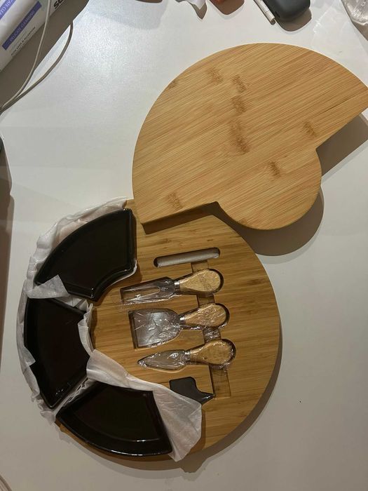 Set platou pentru prezentare, servire, bambus cu ustensile, charcuterie, 3 platouri ceramica,
