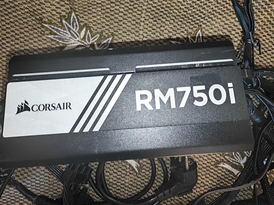 Sursa Modulara Corsair RMi Series RM750i, 80 PLUS® Gold, 750 W, PFC Activ, ATX 2.4, 13.5 cm fan