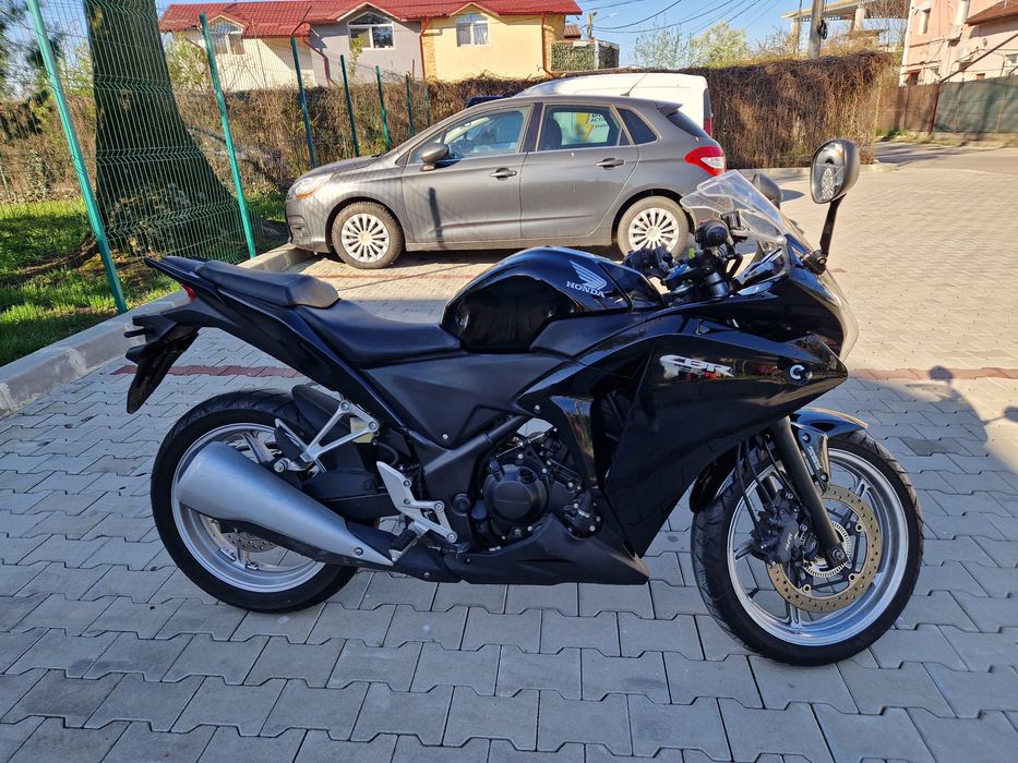 HONDA CBR 250 black