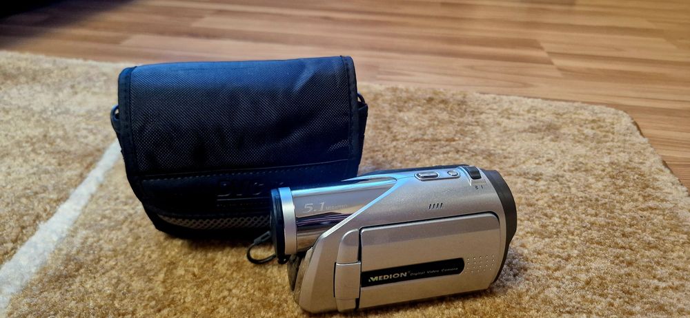 Видеокамера JVC / Medion