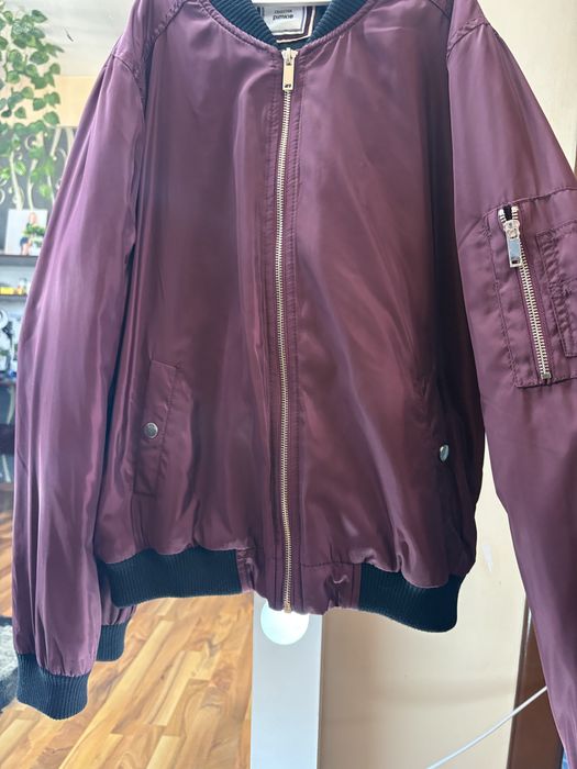 бомбер красный. .