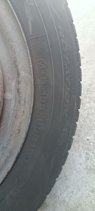 Vând anvelope auto