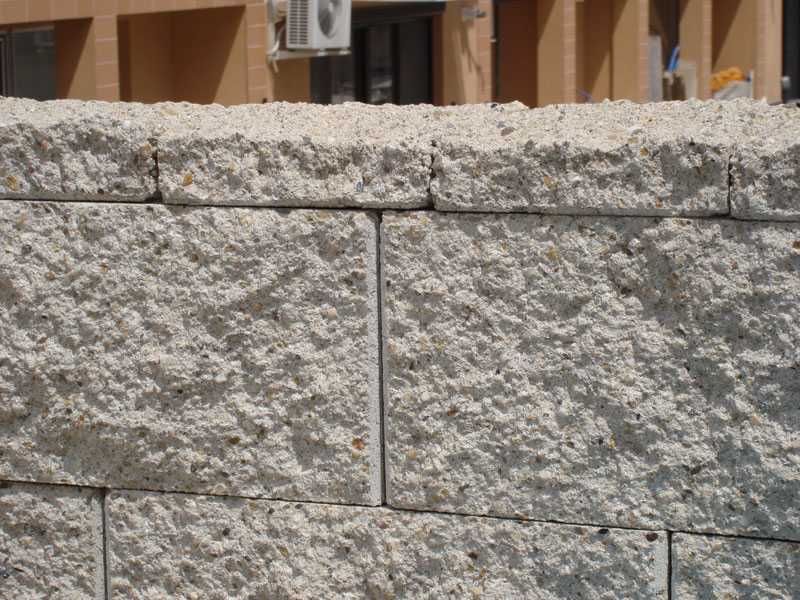 Вибропресовани бетонови блокчета за ограда, имитиращи дялан камък