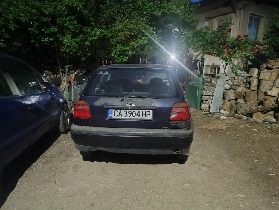Голф 3  1.8       90коня