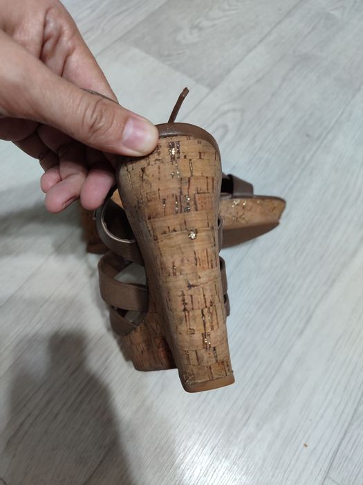 Кожаные босоножки 39 рр