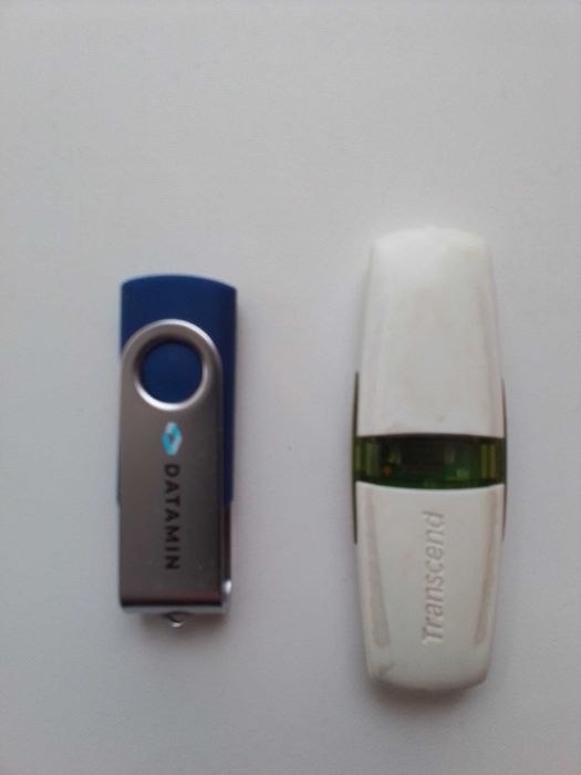 USB флеш-устройства на 4 и 8 Гб