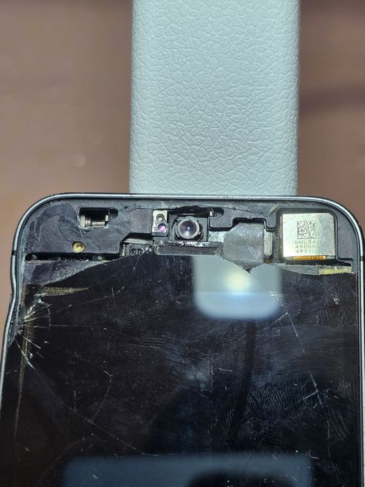 Продам айфон 5s  экран разбитый
