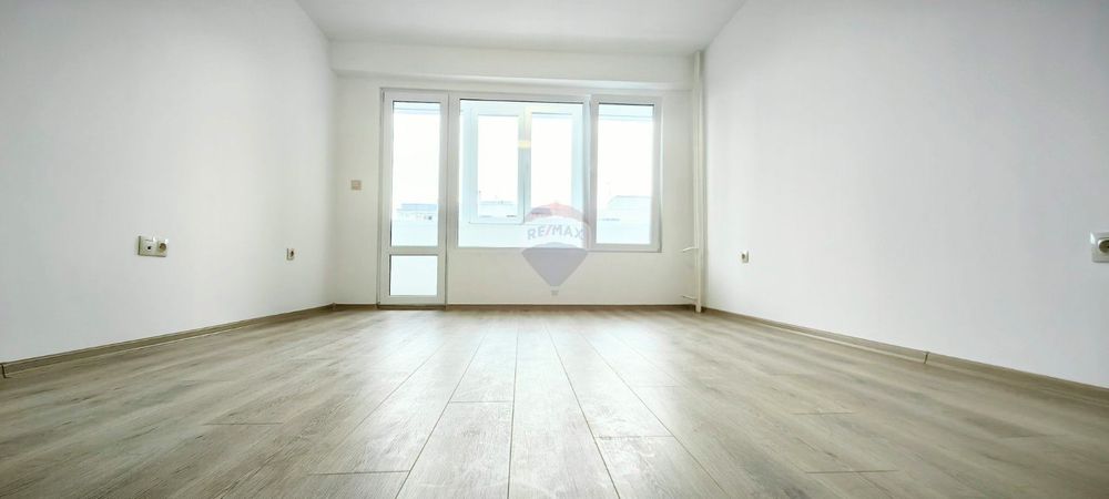 Продава се Тристаен апартамент в Варна, Младост 1 - 61 кв.м за 1329 €/кв.м - Снимка #2