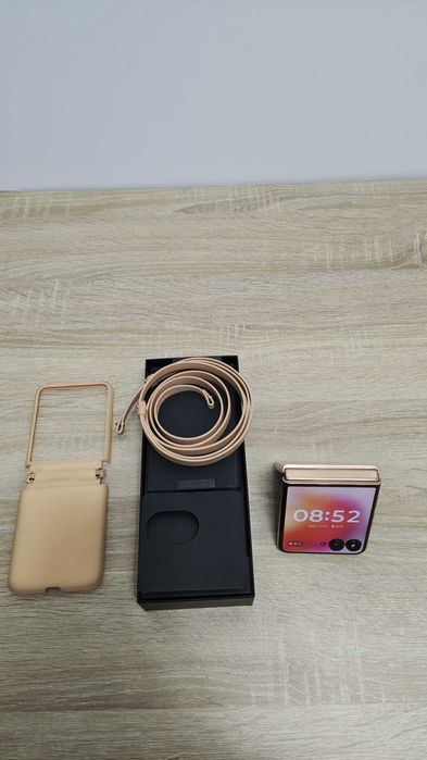 Motorola Razr 50 ultra Peach Fuzz