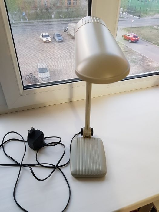 Продам лампу настольную