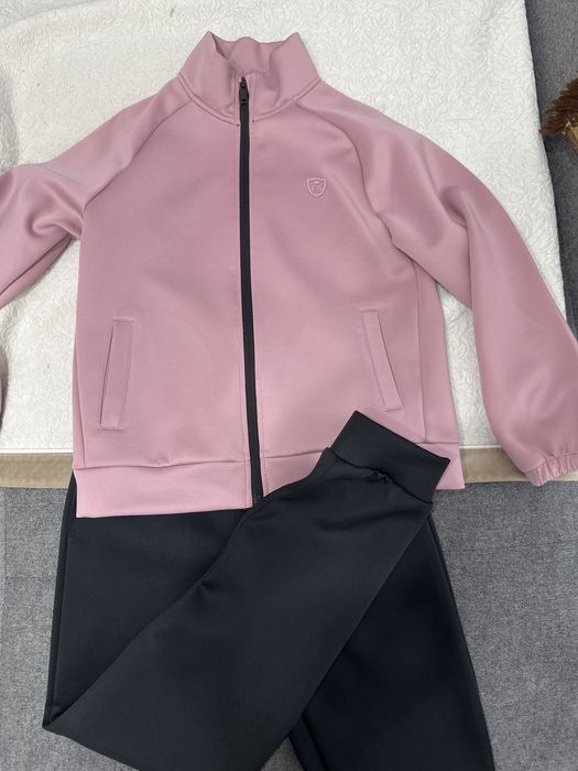 Продам костюм на девочку подростка