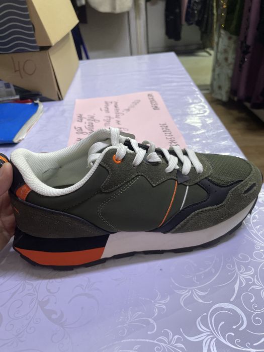 Продам мужские кроссовки.