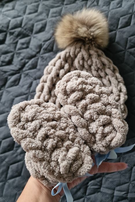 Бебешка шапка и ботушки handmade