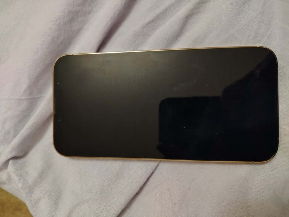 Продавам айфон 13 про голд 128 гб