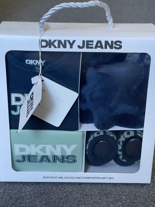 Бебе комплект DKNY