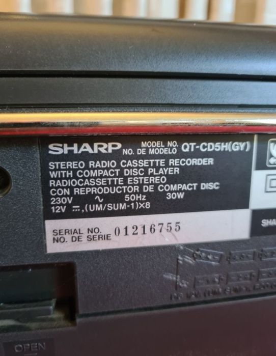 Radio-casetofon vintage Sharp.