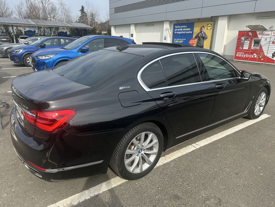 BMW 740e iPerformance 326cp