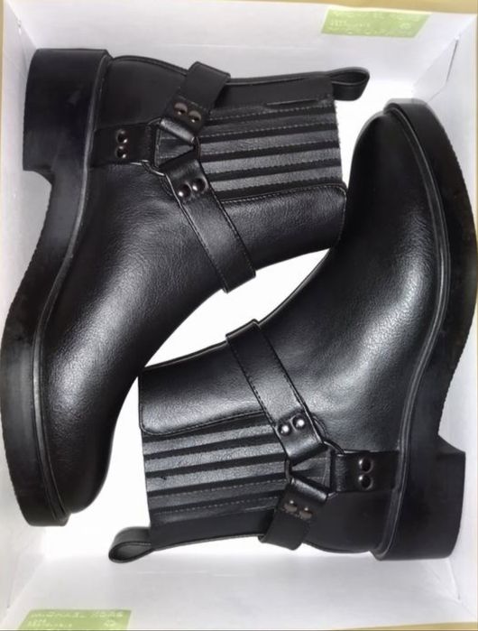 Ботинки женские  DIVIDED натуральная кожа стиль казачки