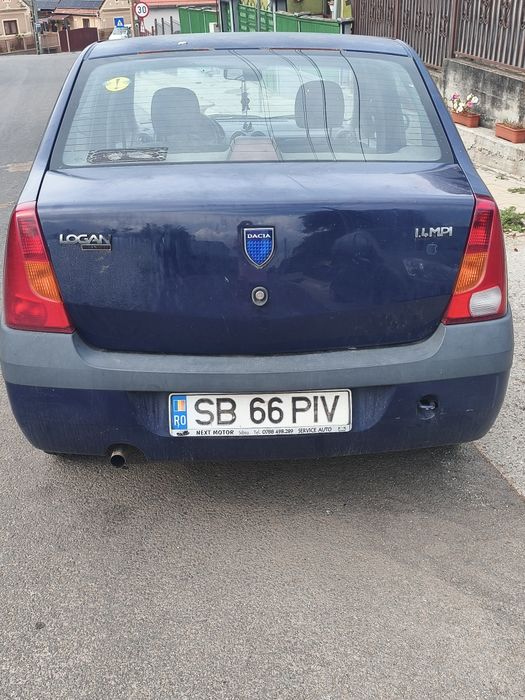 Vând Dacia Logan