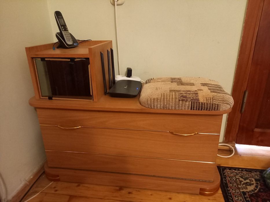 Тумбочка для телефонов  вайфая и для  обуви