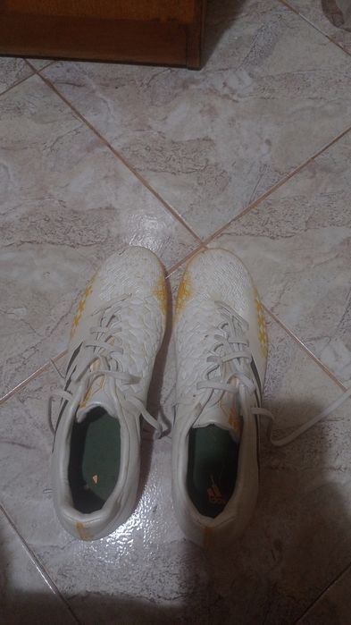 Продавам бутонки Adidas Predator Absolado