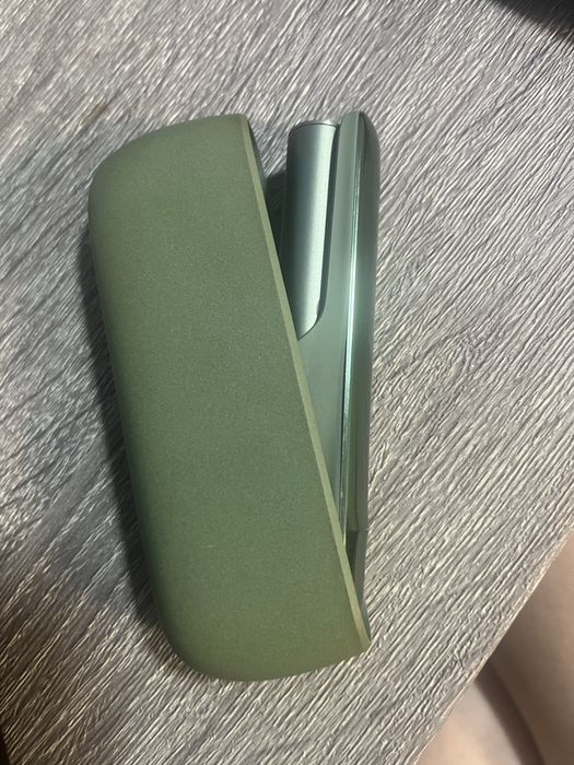 Iqos , aproape nou, zgarieturi foarte fine foarte putin utilizat