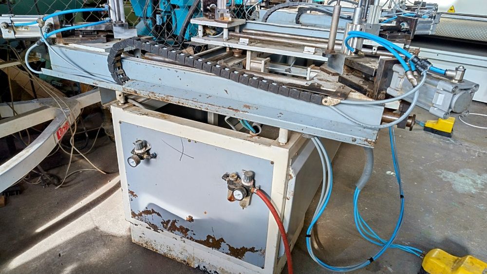 Пневматична преса за зглопка на вра,прозо,шкав,рамки,2560/890,на 2 час