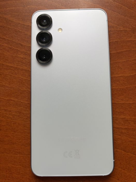 Безупречен Samsung S 25