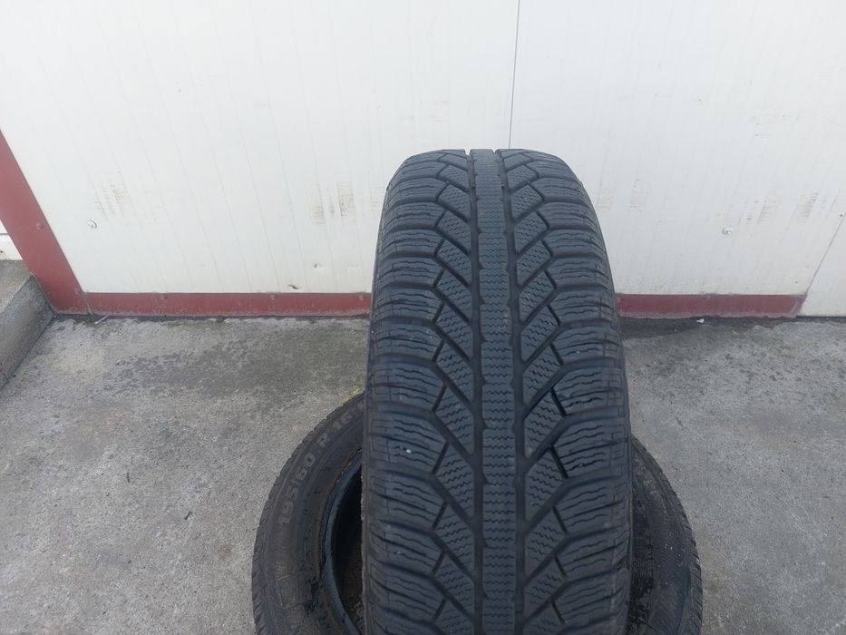 135 lei bucata! Doua anvelope M+S/IARNA 195 60 16 Semperit