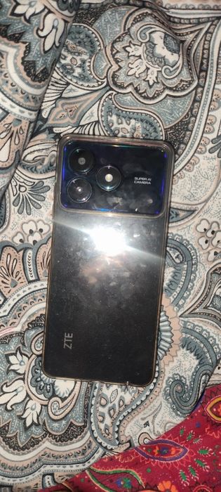 Телефон ZTE A36 летает