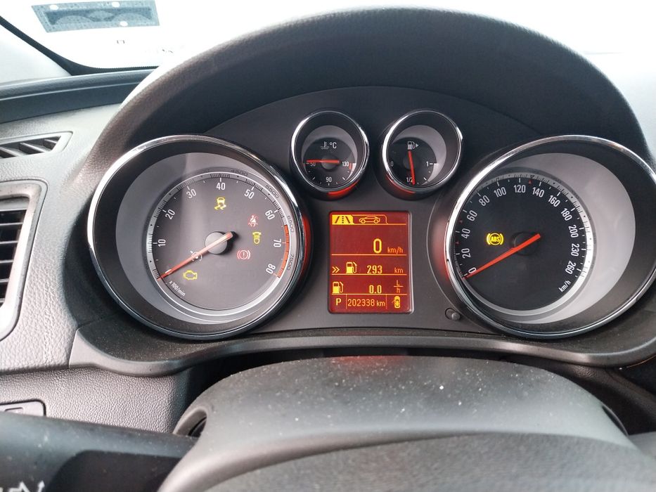 Продавам Опел Инсигния на части