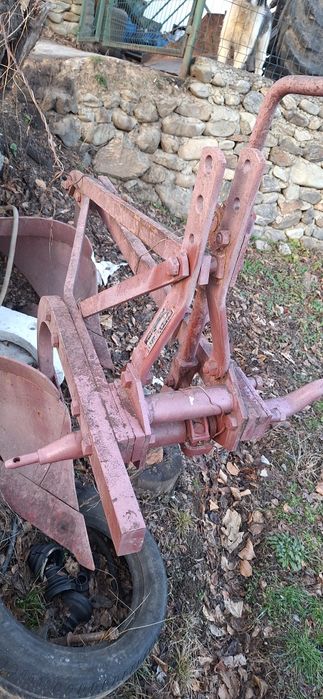Plug tractor 45cp sau 70cp trei brazde schimb cu roti spate utb 650