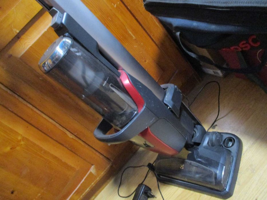 aspirator electrolux cu baterie 36v