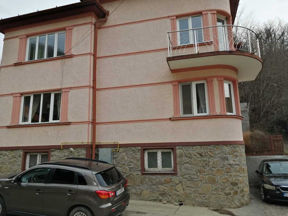 Casă de închiriat pe termen lung 4 camere baie bucătărie.Șimleu