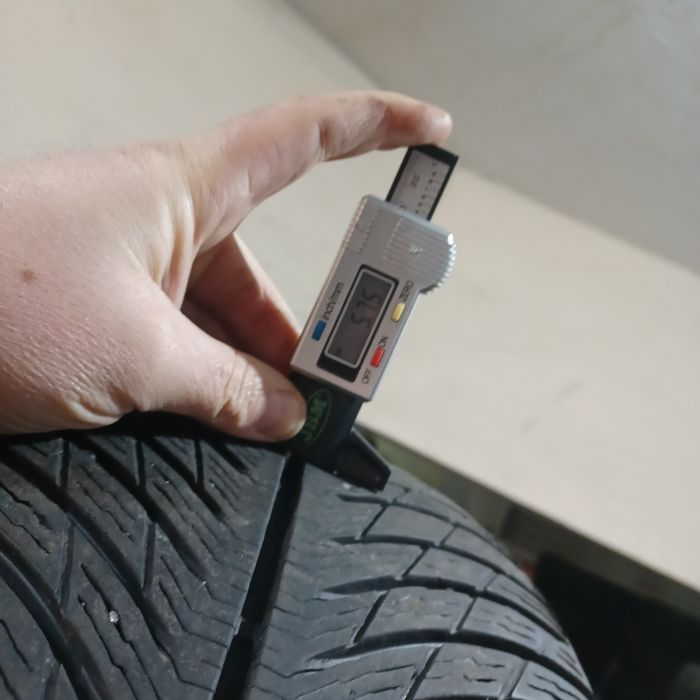 225 40 18 Michelin 2бр зимни дот 5019