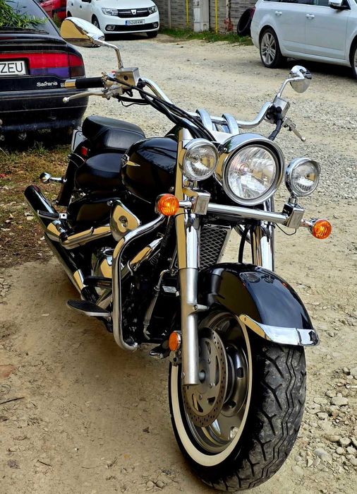 Suzuki Boulevard C90-Intruder