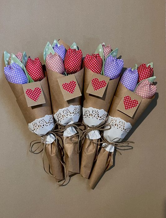 Букет от 3 броя лалета 15лв Еденичен букет 5лв Текстилни лалета