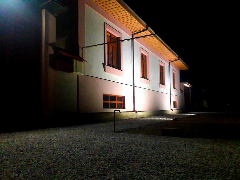 Katta xovli sotiladi