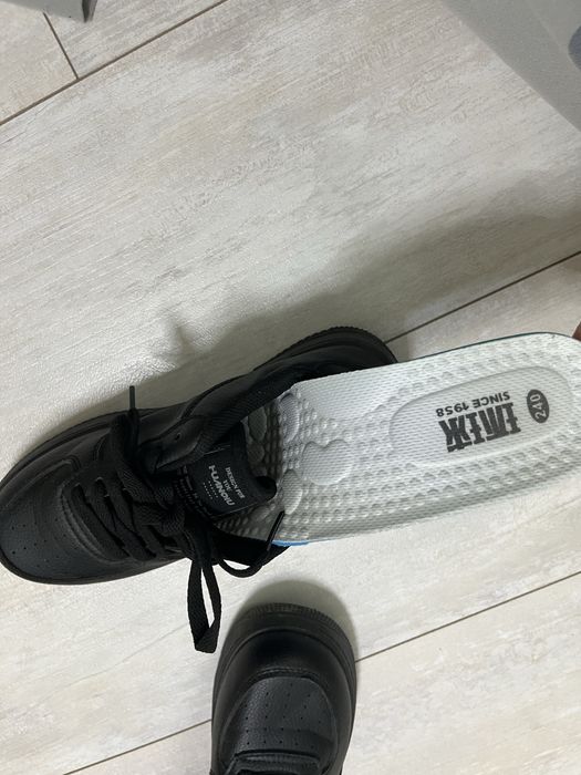 Кроссовки новые за 3500