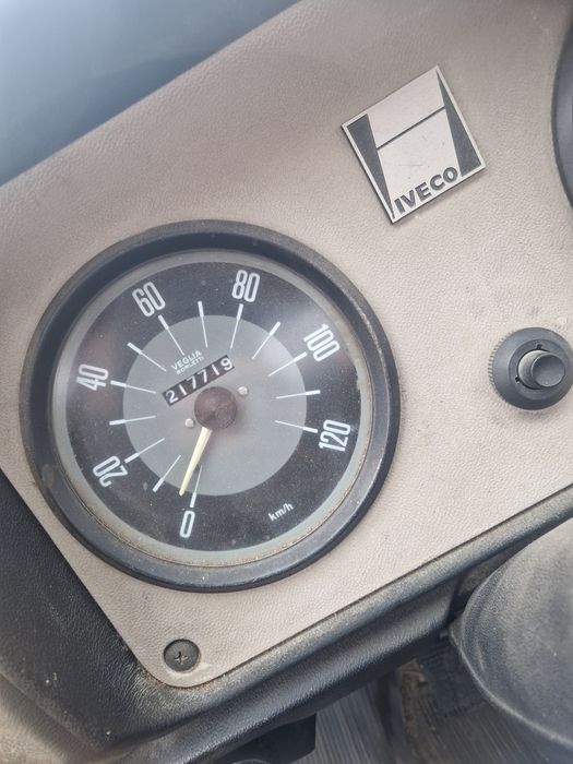 Vînd camionetă fiat 3.5t cu macara ridică 1200kg