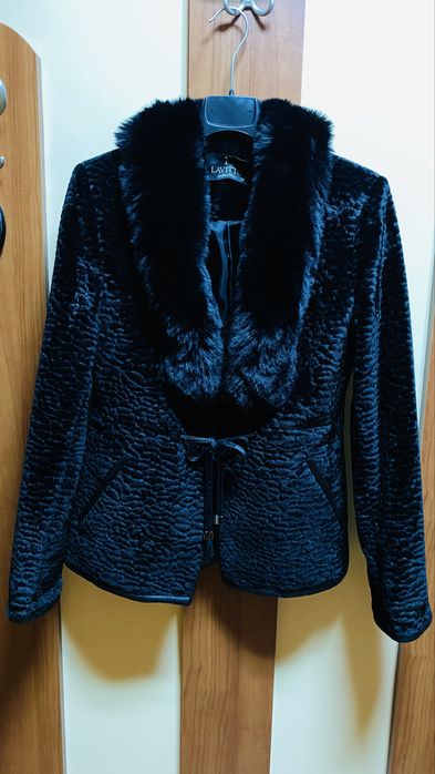 Дамско късо палто 38 ми размер