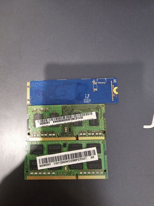 Продам накопитель ssd на 256 гб и 8 гб оперативки две плашки