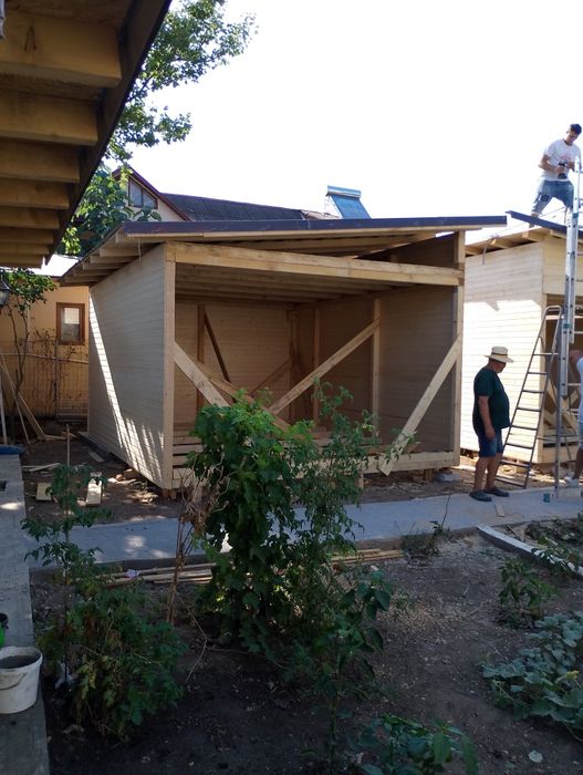 Vând și construiesc căsuțe din lemn