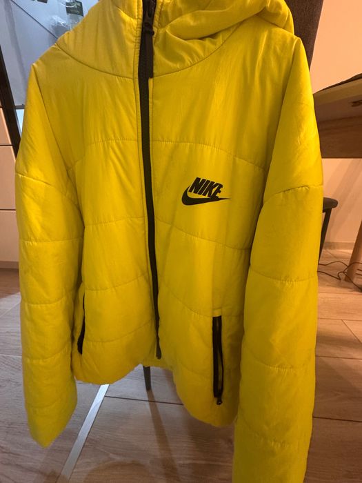Оригинално яке Nike M размер
