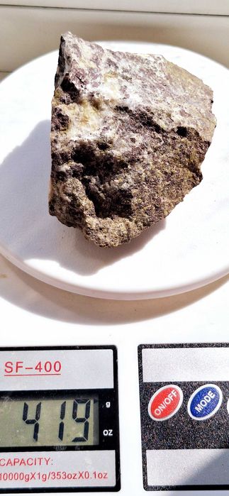 камень с кристаллами, для коллекции или декора, необработан