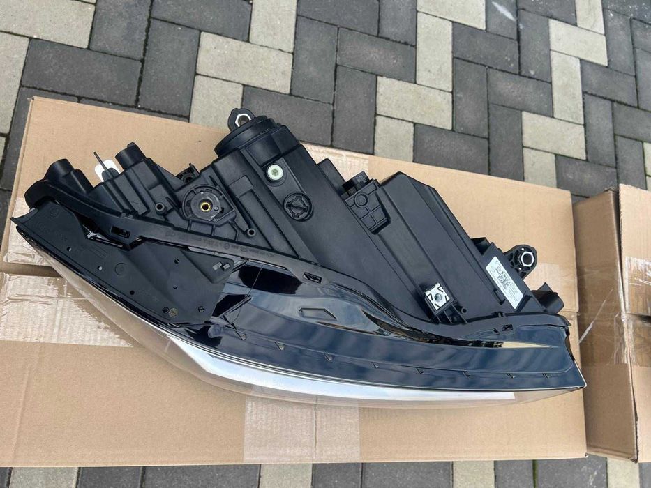 Far led nou stanga/dreapta Skoda Superb 4