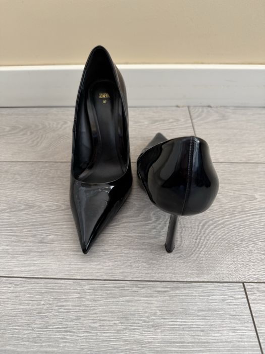 Pantofi Zara 9.5 cm  lac  negri