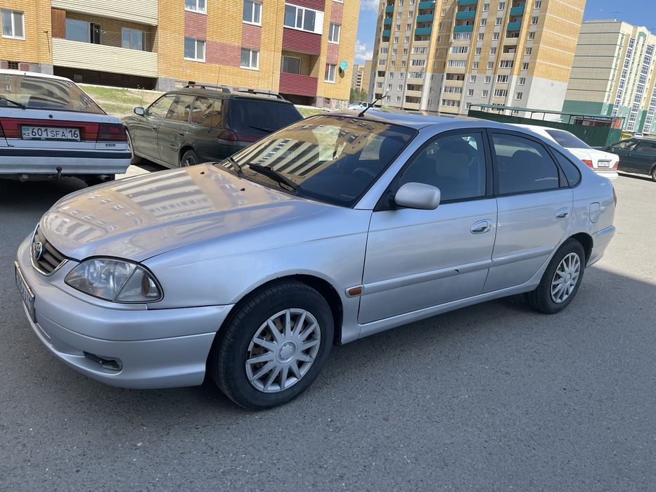 Машина Toyota Avensis