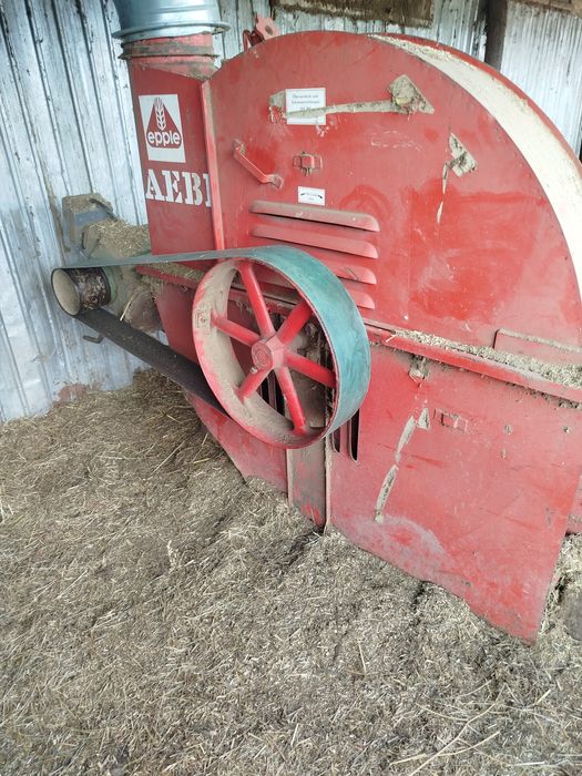 Tocător cu banda pentru fan lucerna etc și moara cu ciocanele