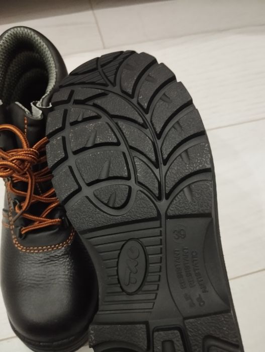 Продам ботинки сефти .